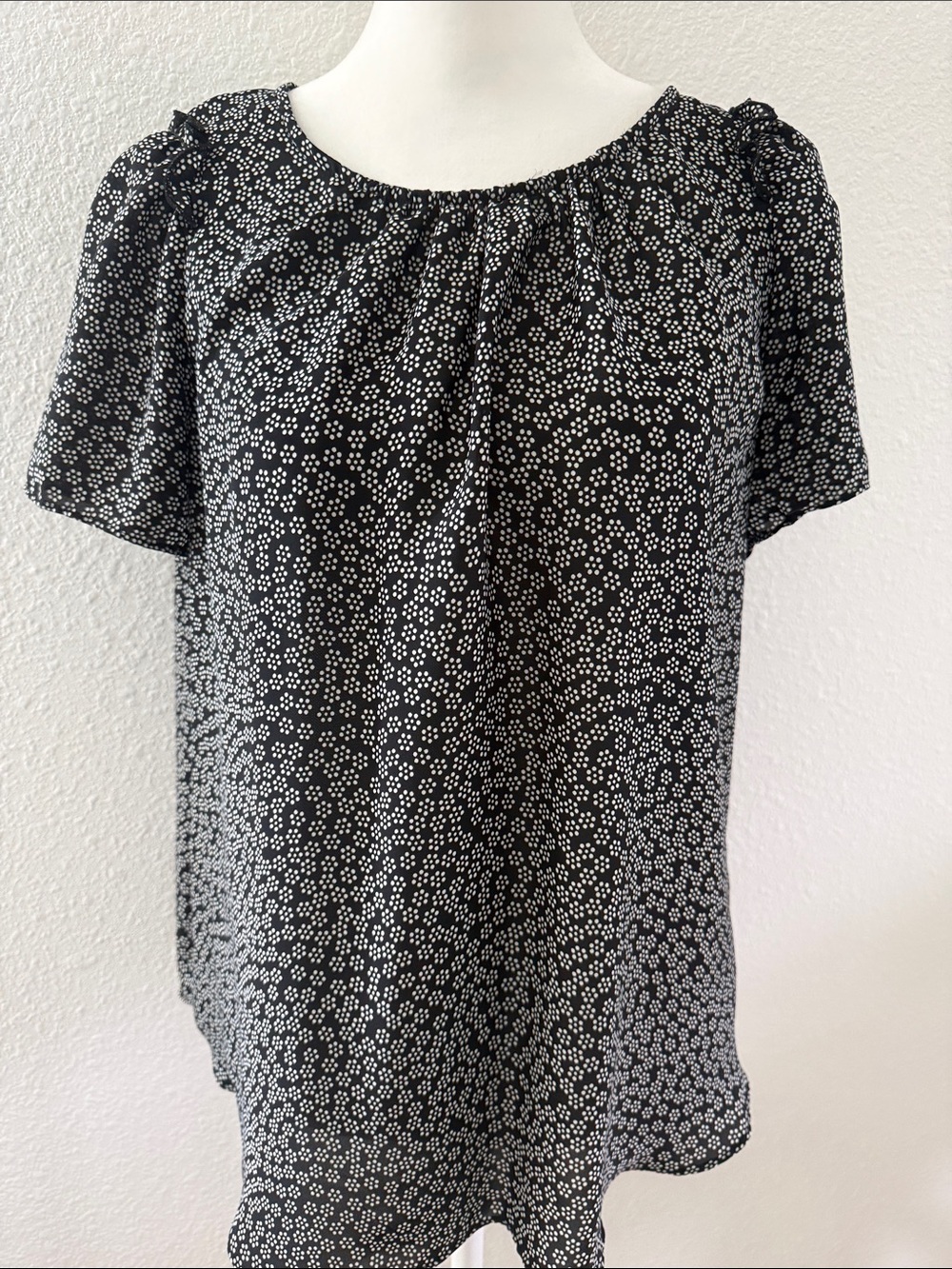 LC Lauren Conrad Black and White Ditsy Floral Short Sleeve Blouse
